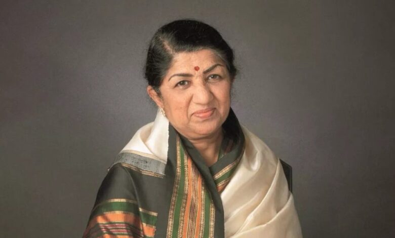Lata Mangeshkar की पुण्यतिथि आज, गायक पिता से छुपकर करती थीं रियाज, कभी जहर देकर मारने की भी हुई थी कोशिश …