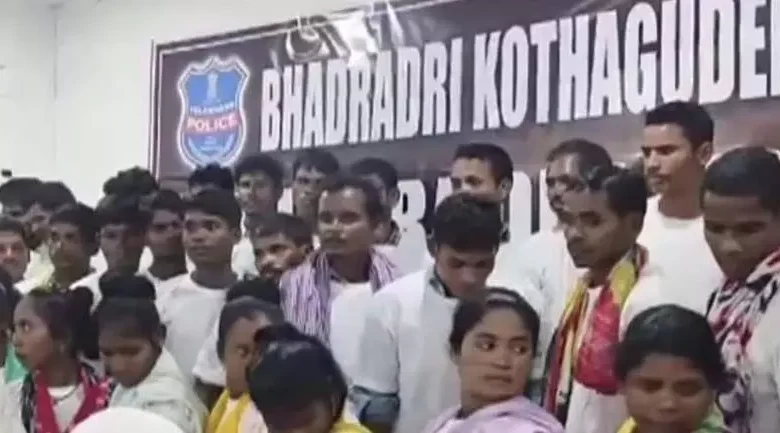 64 माओवादियों ने किया सरेंडर, छग-तेलंगाना बॉर्डर में थे सक्रिय